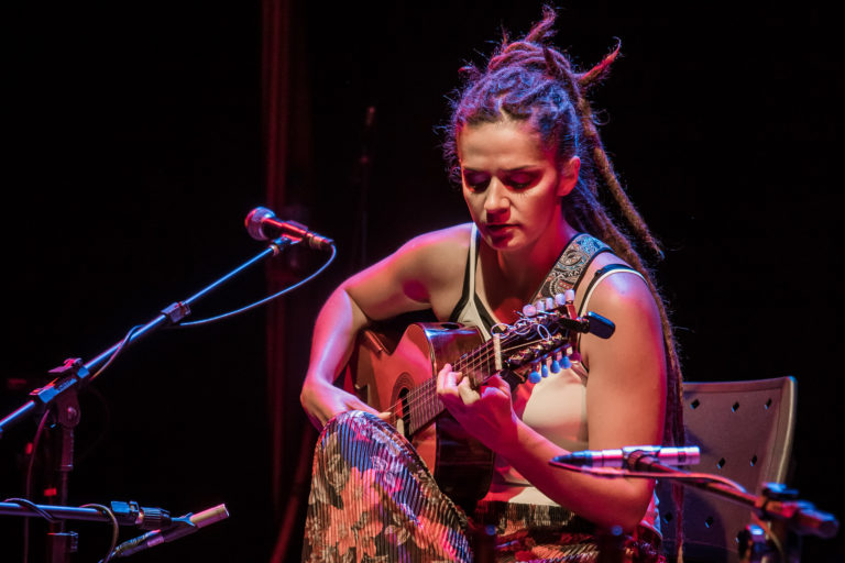 Letícia Leal - Solo